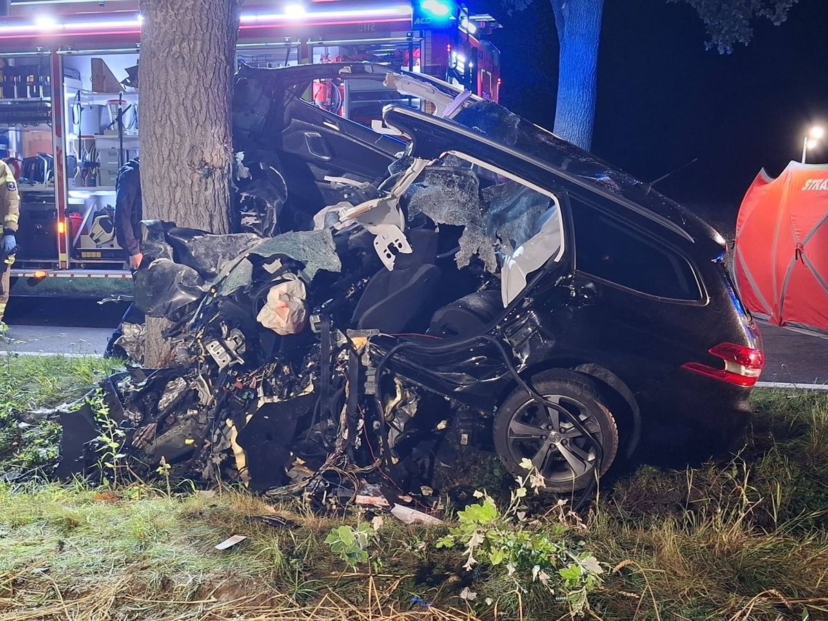 Zginął na miejscu. Przód kompletnie rozbity. Tragiczny wypadek