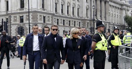 Macron przyjechał na pogrzeb królowej. I nagle taka niespodzianka