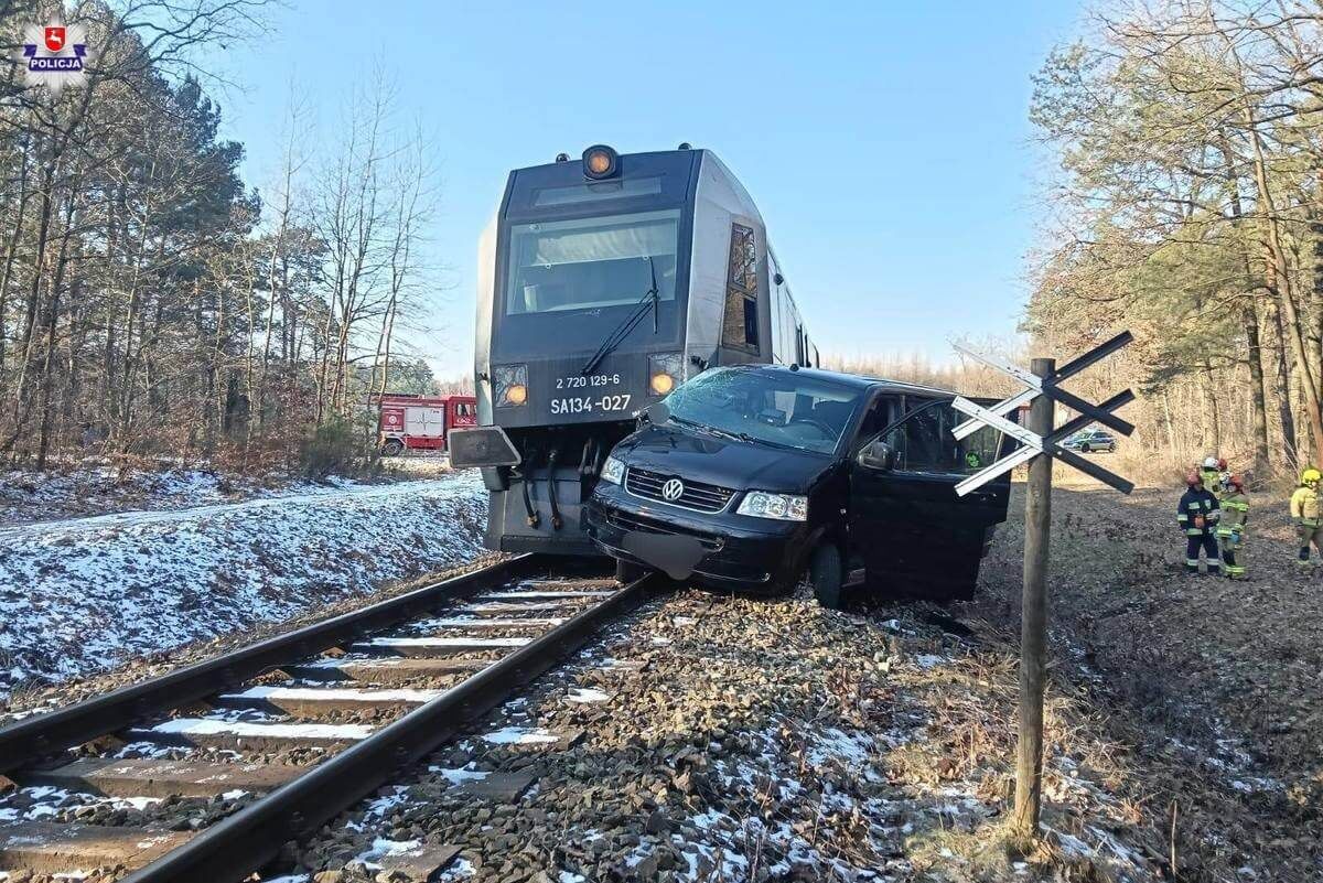 Zderzenie busa z szynobusem