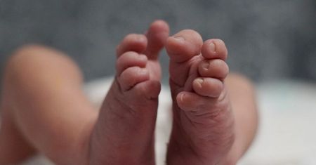 6-miesięczny chłopiec pobity. Opiekunka odkryła brutalną prawdę