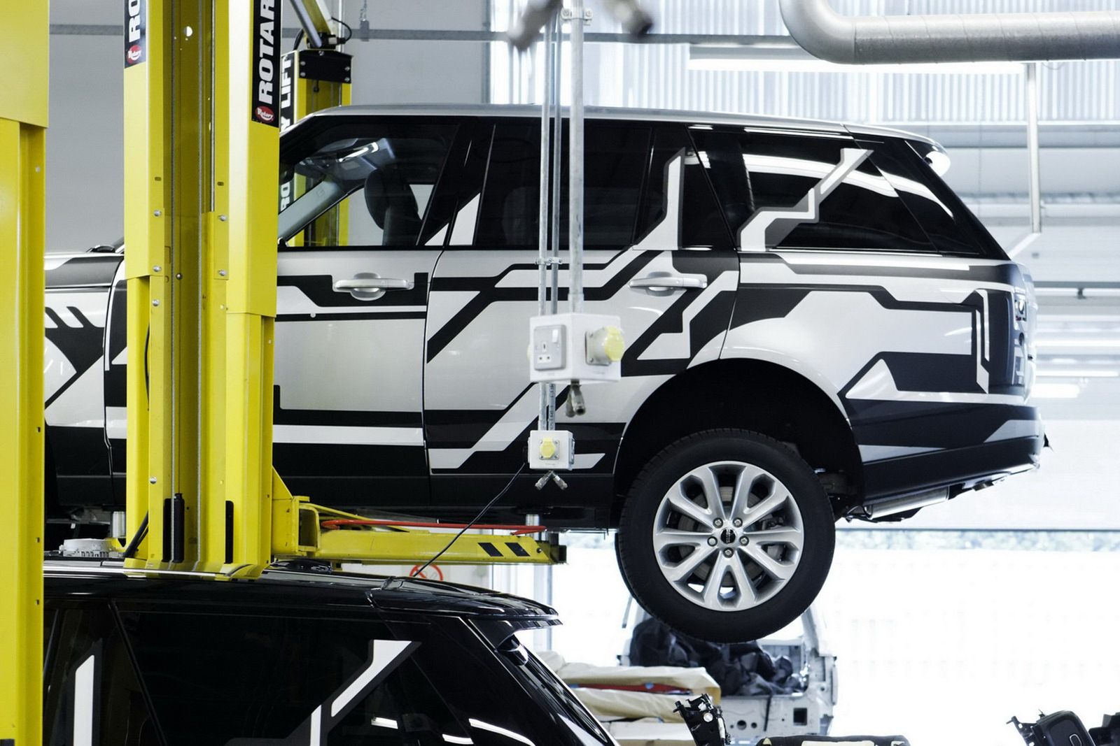 Nowy Ranger Rover (2013) w obszernej galerii 95