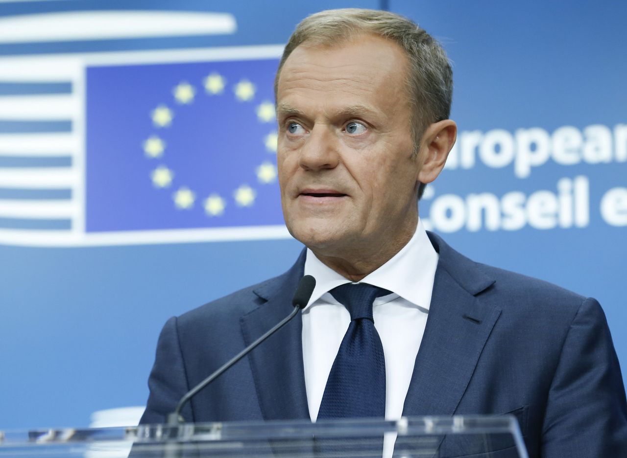 Donald Tusk pokazał zdjęcie z Angelą Merkel. Fani rozbawieni podpisem