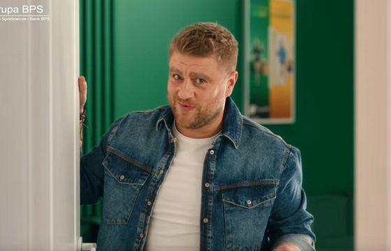 "Łączy nas więcej niż nam się wydaje" - twierdzi Tomasz Jakubiak w nowej kampanii banków spółdzielczych