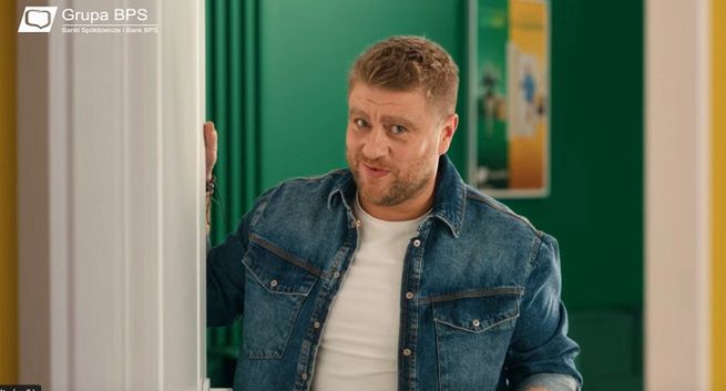 "Łączy nas więcej niż nam się wydaje" - twierdzi Tomasz Jakubiak w nowej kampanii banków spółdzielczych