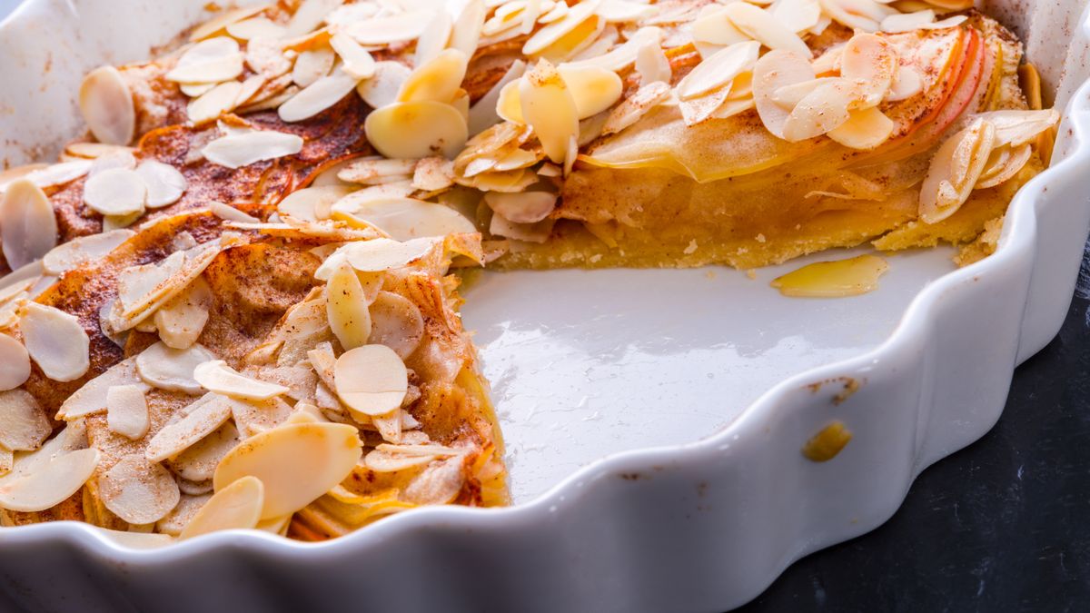 Szarlotka topiona z płatkami migdałowymi