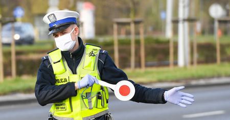 Na to pytanie od policjanta lepiej znać odpowiedź. Można uniknąć 500 zł mandatu