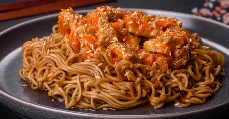 Ten kurczak po chińsku to mistrzostwo. W żadnej restauracji nie jadłam tak dobrego