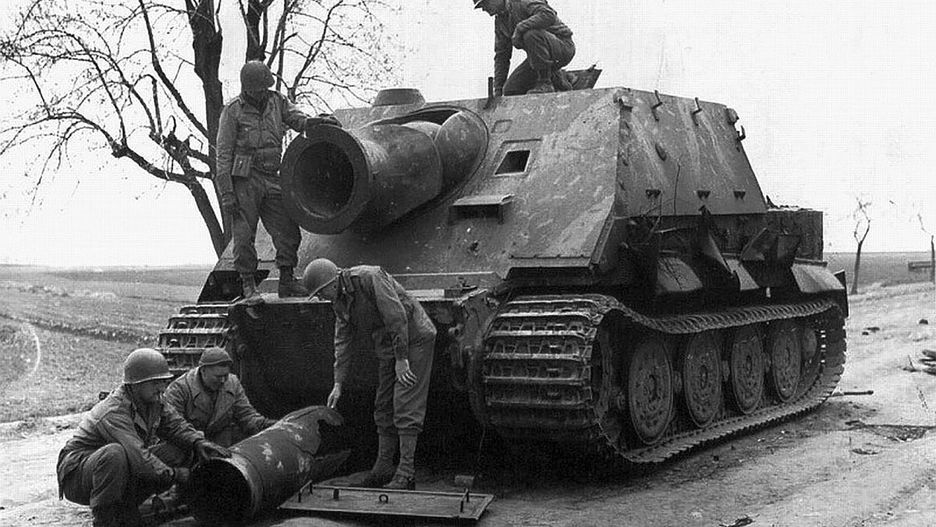 Sturmtiger zdobyty przez aliantów na froncie zachodnim