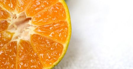 Orange - 500 SMS-ów na weekend i kody od McDonald'sa