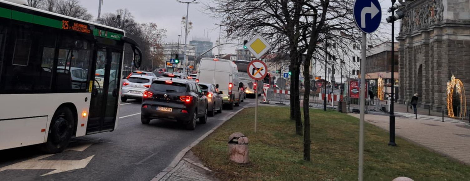Tłumy planujące odwiedzić świąteczne atrakcje widać na ulicach 