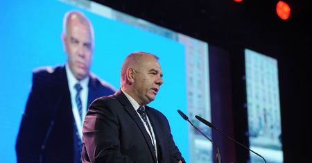 "Dno!". Jacek Sasin odpowiada na Twitterze Donaldowi Tuskowi