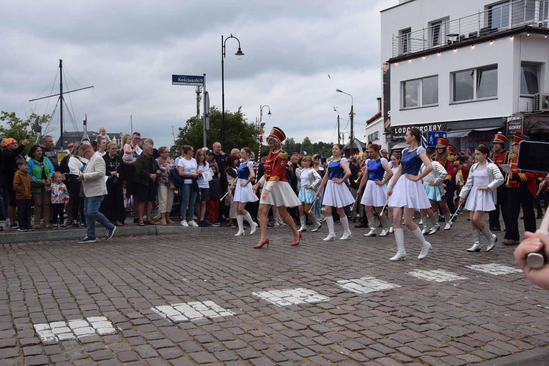 Barwna parada i festiwal w Święto Łeby