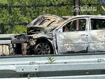 Pożar auta na autostradzie A2. Jedna osoba poparzona w szpitalu. Lądował śmigłowiec LPR
