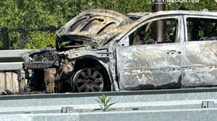 Pożar auta na autostradzie A2. Jedna osoba poparzona w szpitalu. Lądował śmigłowiec LPR