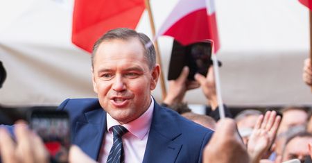 Kontrowersje wokół przejęcia kawalerki. Media: Nawrocki zabrał notariusza do aresztu