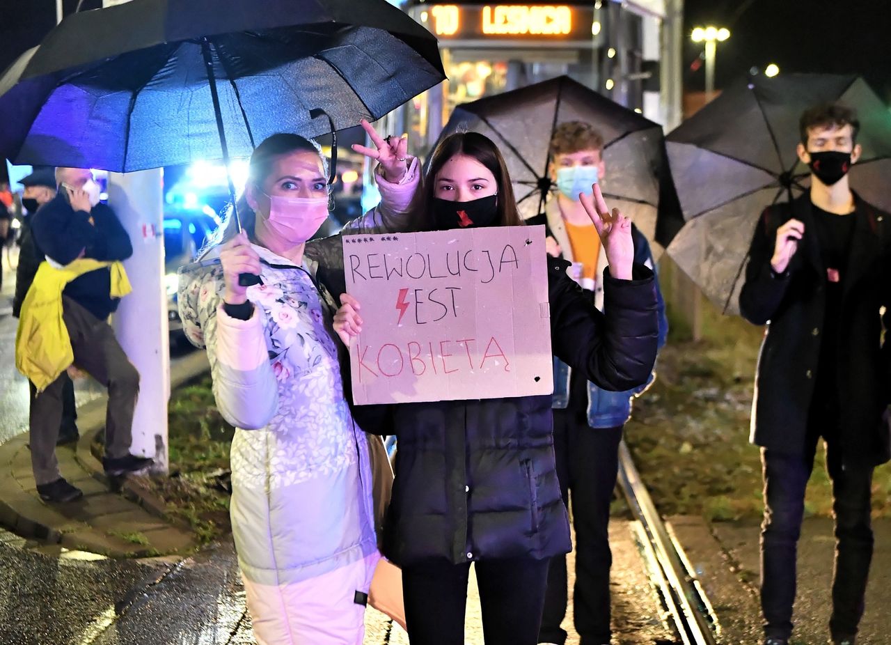 Strajk kobiet. Wrocław. Zaatakował dziennikarkę, wyszedł na wolność. Lewica chce wyjaśnień