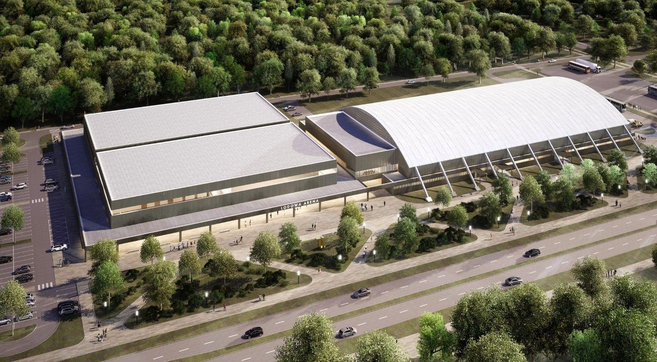 Widok z góry na przyszły kompleks lodowy dwóch hal w Oświęcimiu