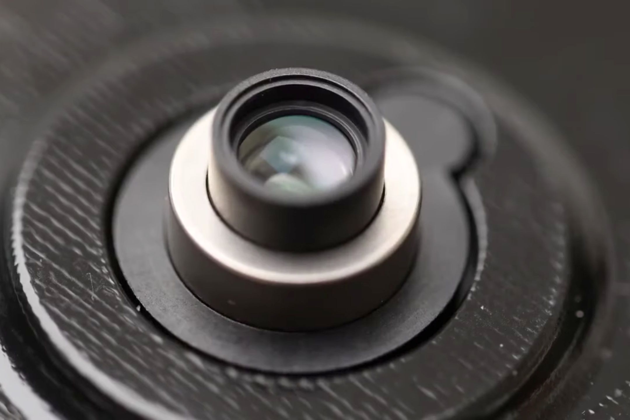 Xiaomi pokazuje wysuwany obiektyw w smartfonie. Przyjmie się? 1
