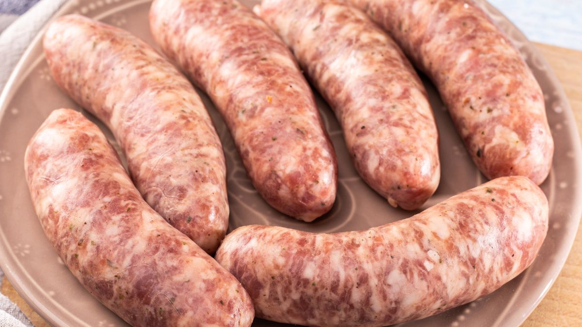 Białą kiełbasę mrozić przed czy po parzeniu?