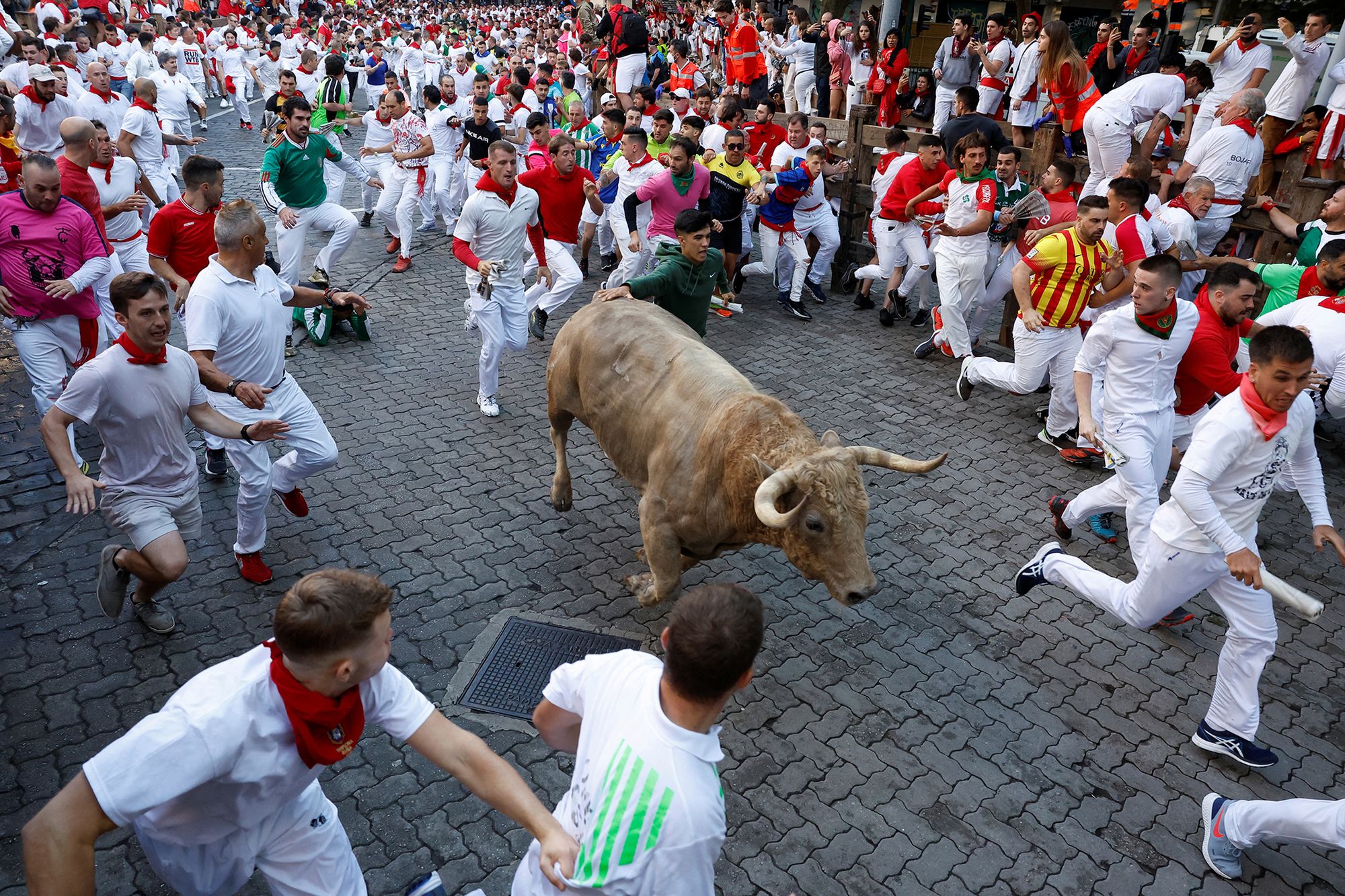 Zdjęcia z festiwalu San Fermin w Pampelunie. Byki poturbowały ludzi 5