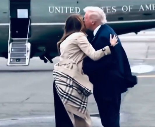 Melania Trump i Donald Trump na lotnisku 