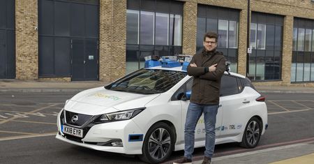 Nissan uczy Leafa autonomicznej jazdy. Sprawdziłem, jak radzi sobie w gęstym londyńskim ruchu po "złej" stronie drogi