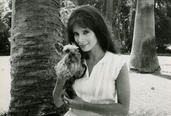 Była o krok od śmierci. Obsesyjny fan zaatakował w biały dzień