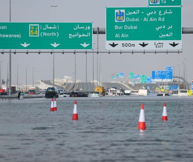 Dubaj wciąż zalany. Turyści utknęli bez jedzenia