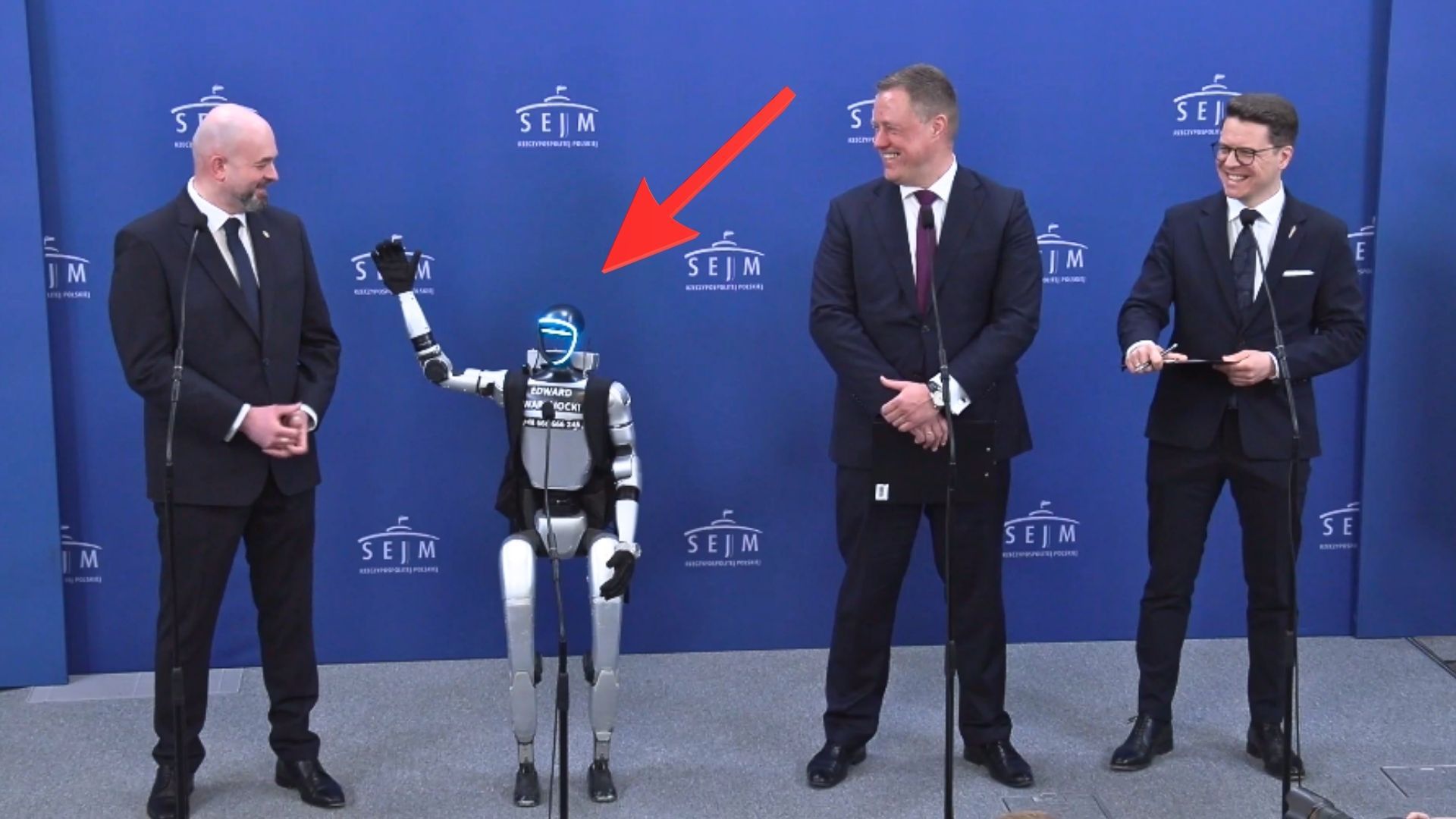 Słynny robot w Sejmie. "Wnoszę o podwyżki dla Straży Marszałkowskiej"