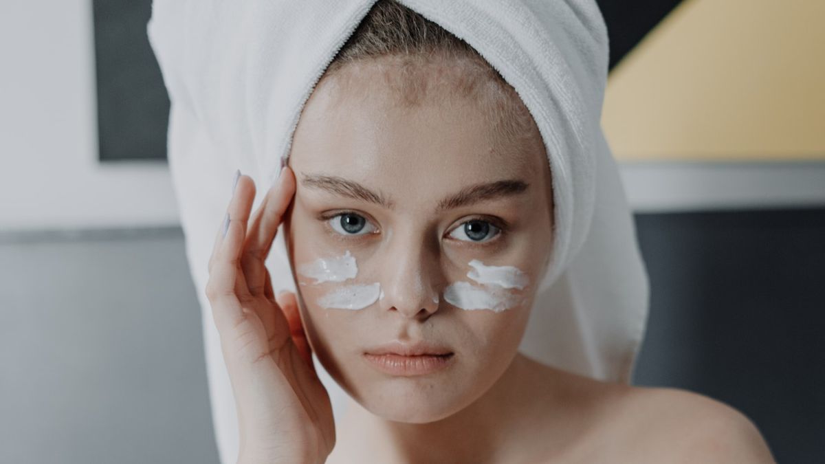 Kwas glicyretynowy stanowi składnik kremów nawilżających, kremów do opalania oraz past do zębów.