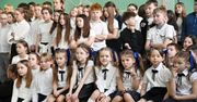 Szkoła Podstawowa nr 10 w Głogowie świętuje 45-lecie. Podczas apelu zaprezentowano nowy sztandar