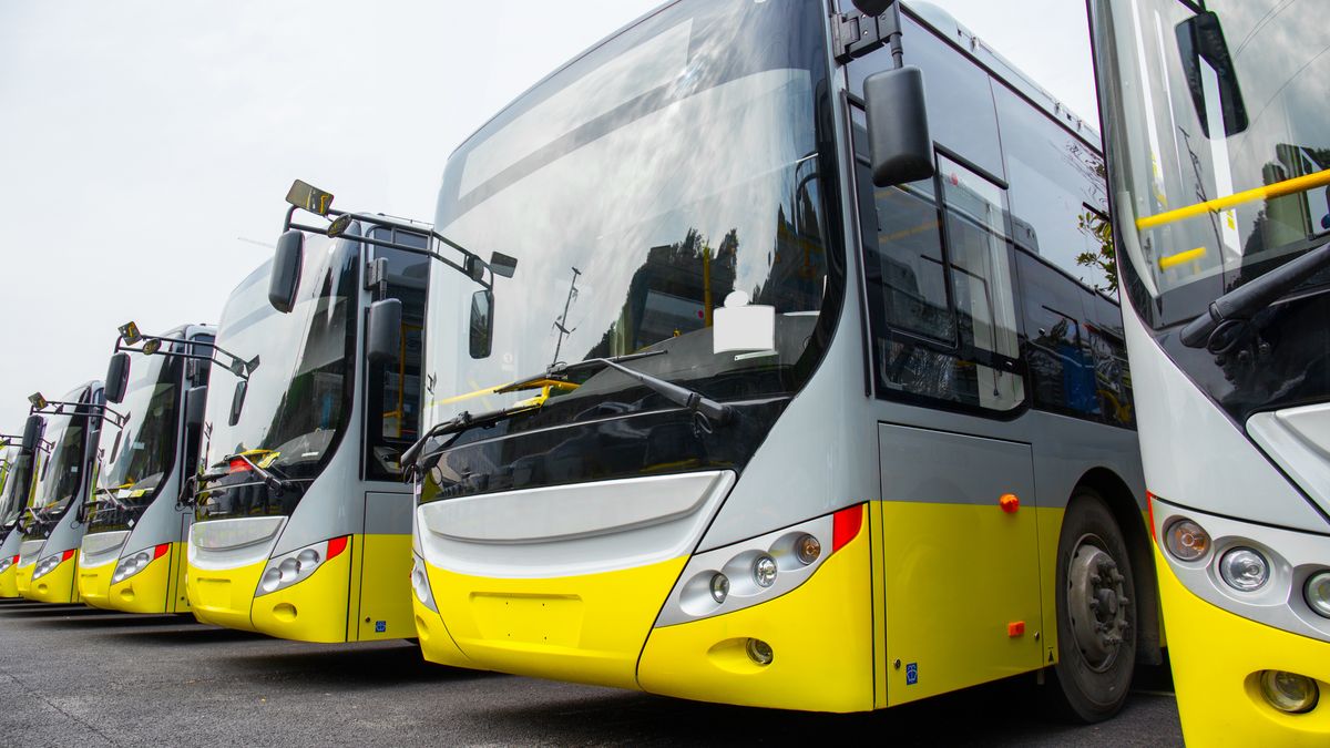 Autobus; autokar; autobusy; autokary; zajezdnia