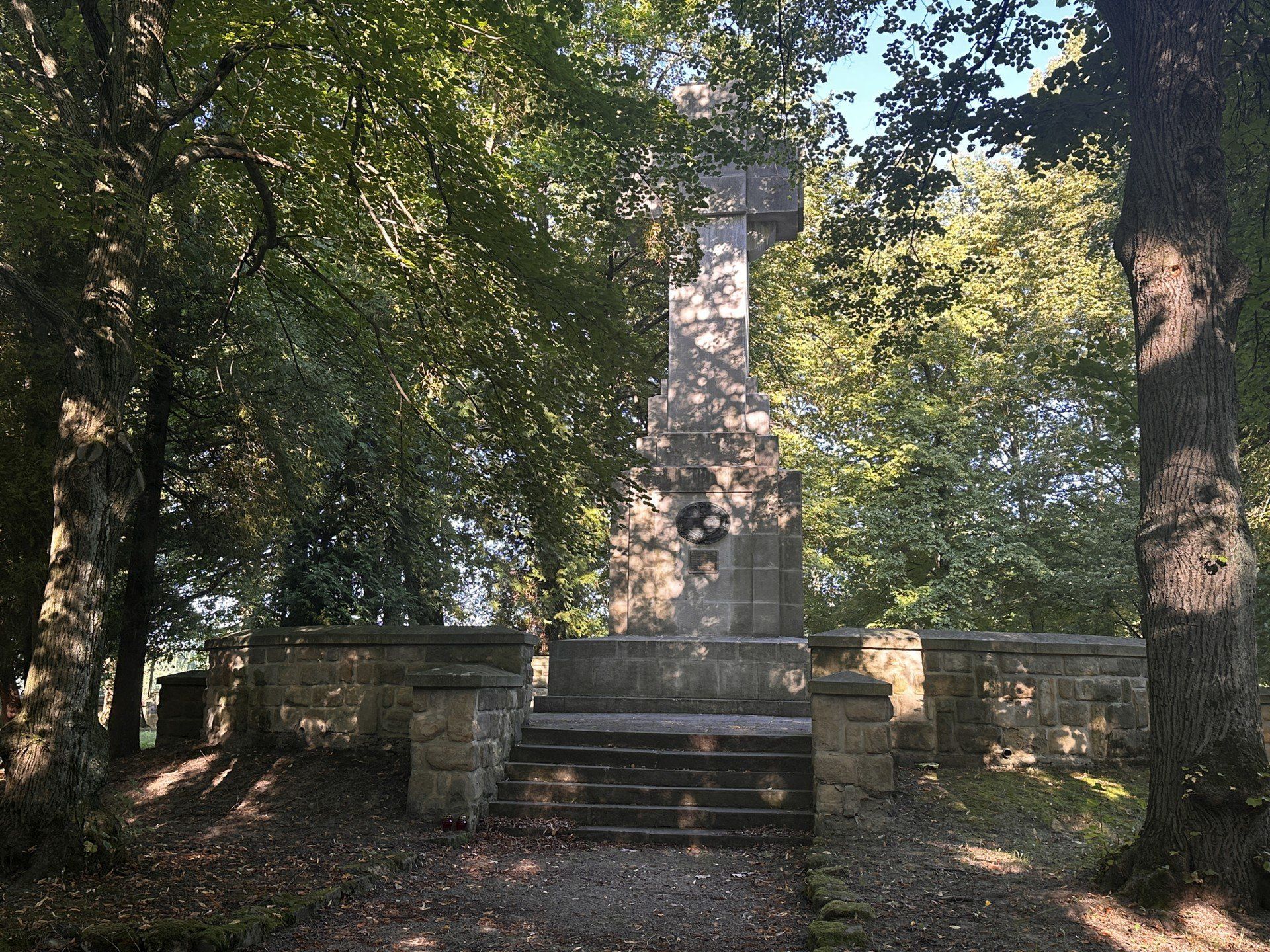 dewastacja cmentarza wojennego nr 91