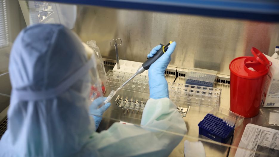 Koronawirus na świecie. Cały czas trwają prace nad lekiem