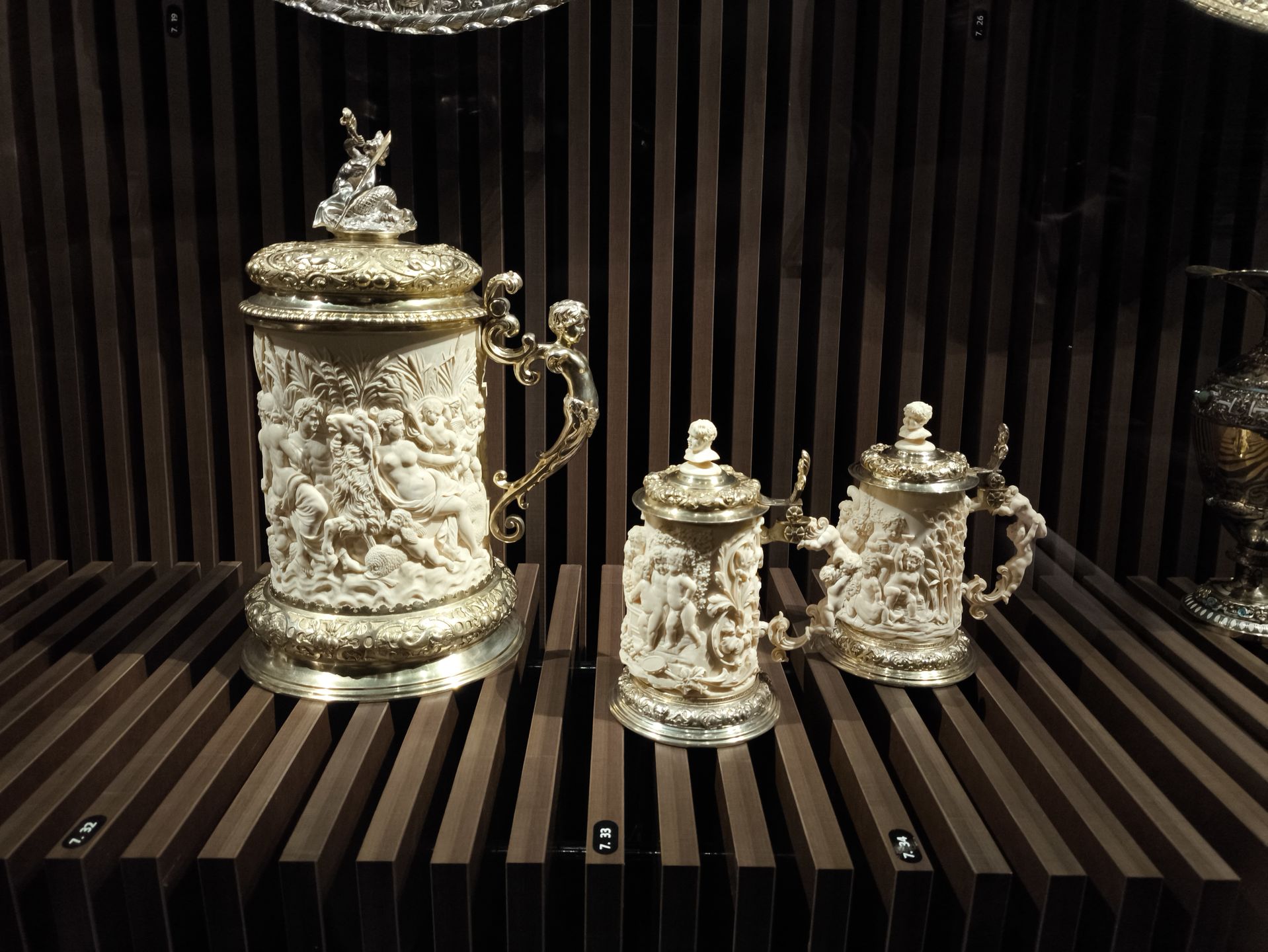 Naczynia z kości słoniowej