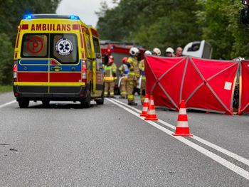 Śmiertelny wypadek na DK11 pod Budzyniem. Nie żyje kierowca osobowki
