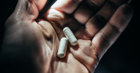 GIF ostrzega przed lekiem. Wycofanie i zakaz wprowadzania do obrotu