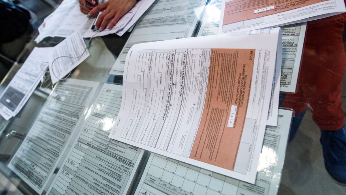 sk�adanie PIT-�w
Grzegorz Micha�owski
finanse, fiskus, formularz, formularze, ostatni dzie�, PIT, podatek podatki, roczne, rozliczenie, skarb�wka, sk�adanie, termin, urz�d skarbowy, zeznania podatkowe, zeznanie podatkowe, rozliczanie