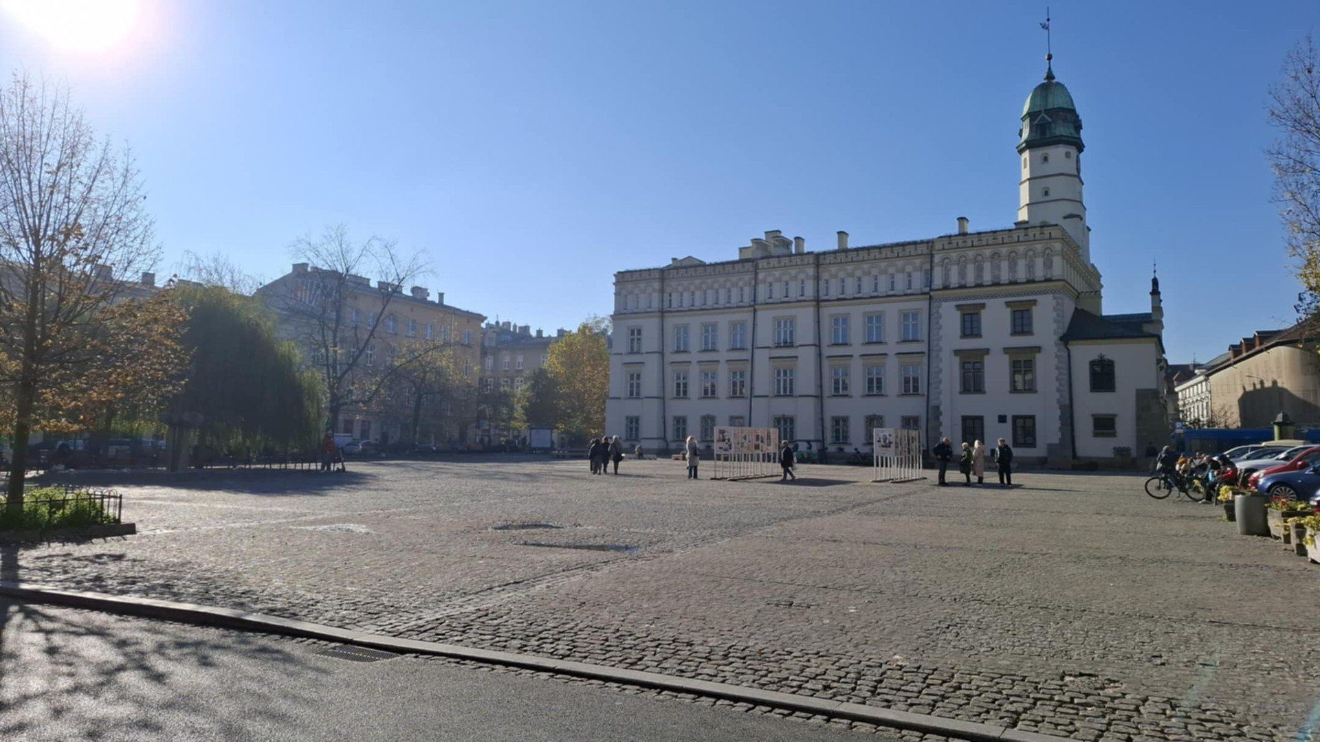 Plac Wolnica w sercu Kazimierza ma zostać &#34;rozbetonowany&#34; zgodnie z oczekiwaniami mieszkańców