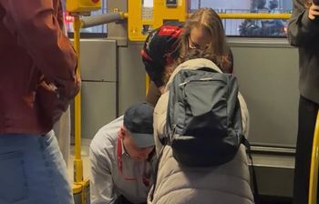 Uratował życie 18-letniej pasażerce autobusu. "Zostanie doceniony przez firmę"