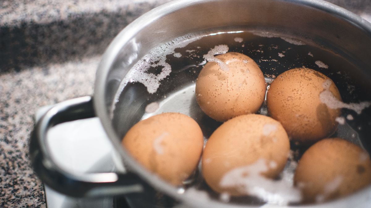 Gotowanie jajek na "oko". Dlaczego jest niepoprawne?