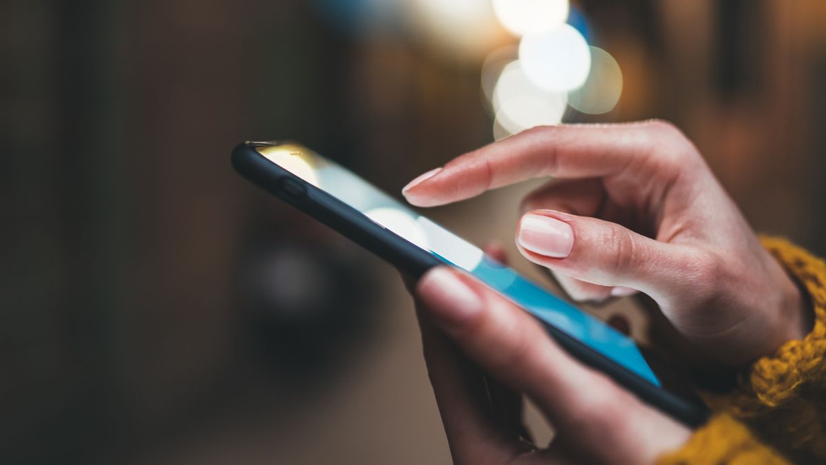 Ministerstwo Zdrowia wyśle w piątek ponad 15,5 mln SMS-ów do osób w pełni zaszczepionych 