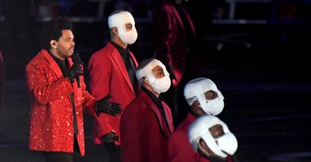 Koncert w przerwie Super Bowl wywołał skrajne emocje. Kosztował fortunę