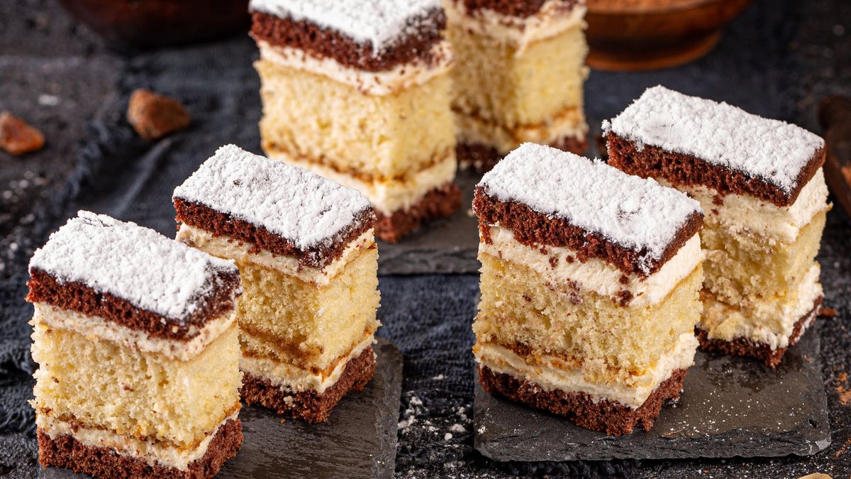 Biszkoptowe ciasto najlepiej smakuje z kremem budyniowym