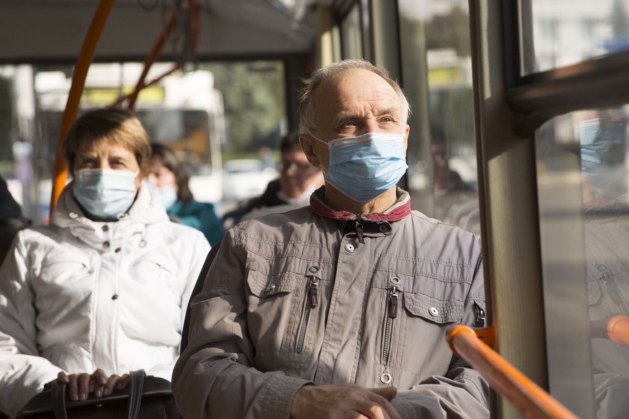 Emerytury i renty doręczane przez listonoszy trafią na pocztę 21 grudnia, a świadczenia przekazywane na konto 23 grudnia - informuje ZUS 