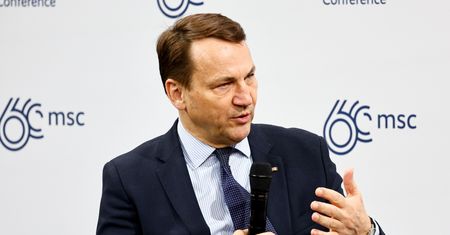 Amunicja dla Ukrainy. Sikorski: sytuacja dramatyczna