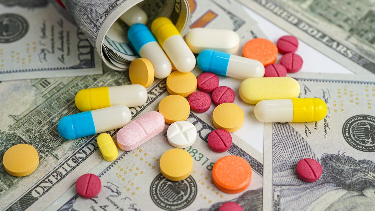 Podróbki i przemyt leków. Co najczęściej trafia na czarny rynek?