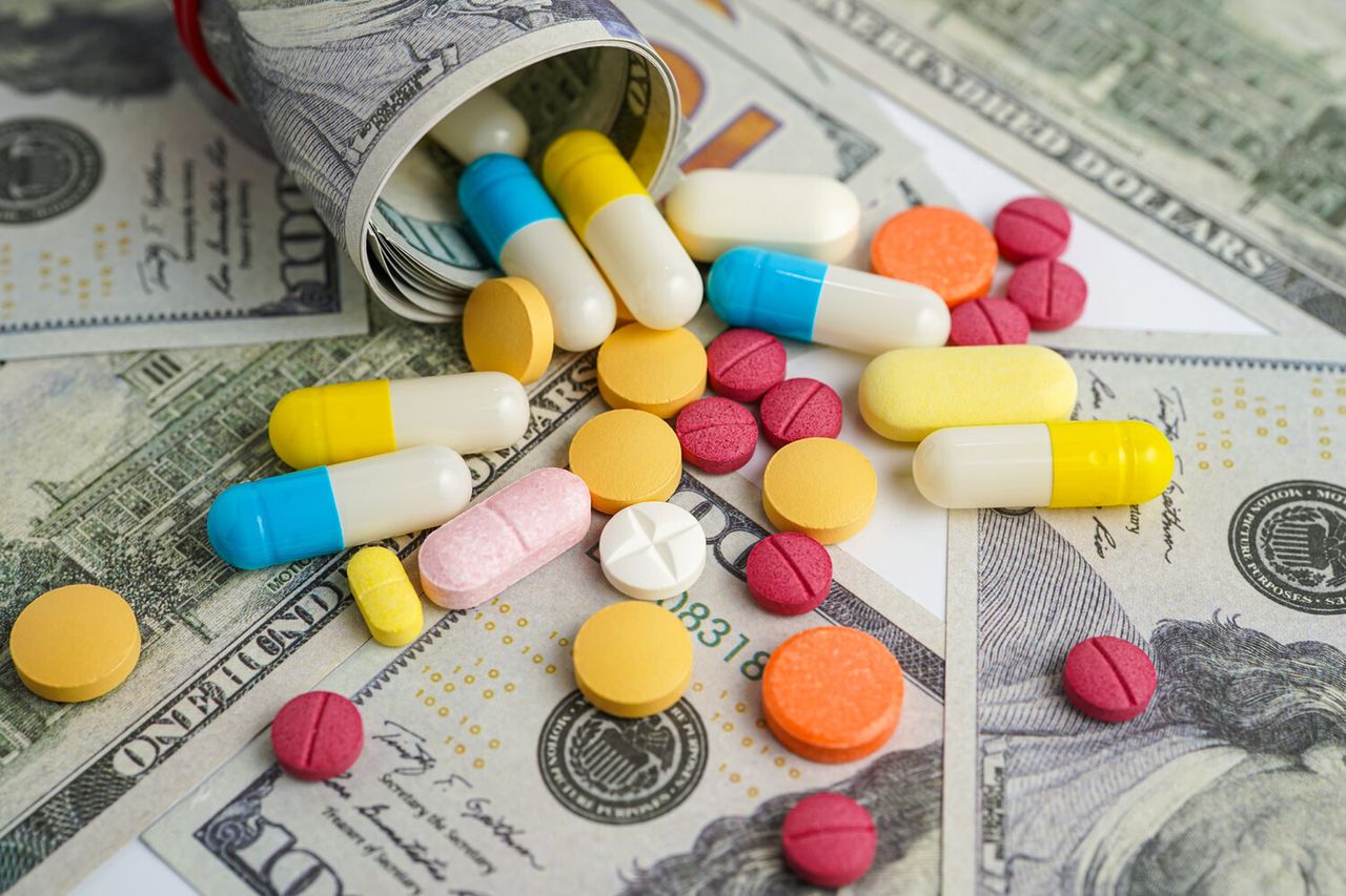 Legalna realizacja w aptece, nielegalna sprzedaż w sieci. "Największe zagrożenie"