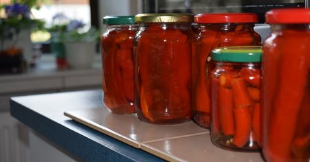Prosty trik, dzięki któremu papryka nie będzie miękka i zachowa kolor