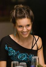 Maggie Grace ratuje Liama Neesona